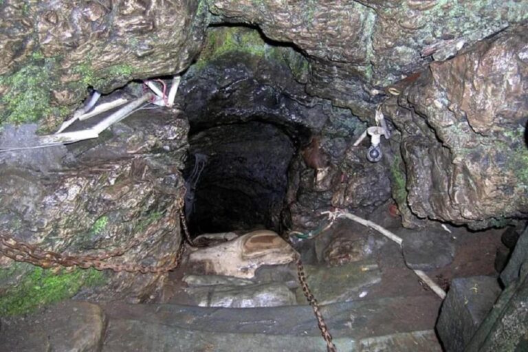 Patal Bhuvaneshwar Cave Temple Gangolihat Uttarakhand
