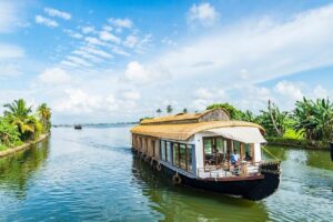 How to Explore Alleppey Backwaters for a Memorable Trip
