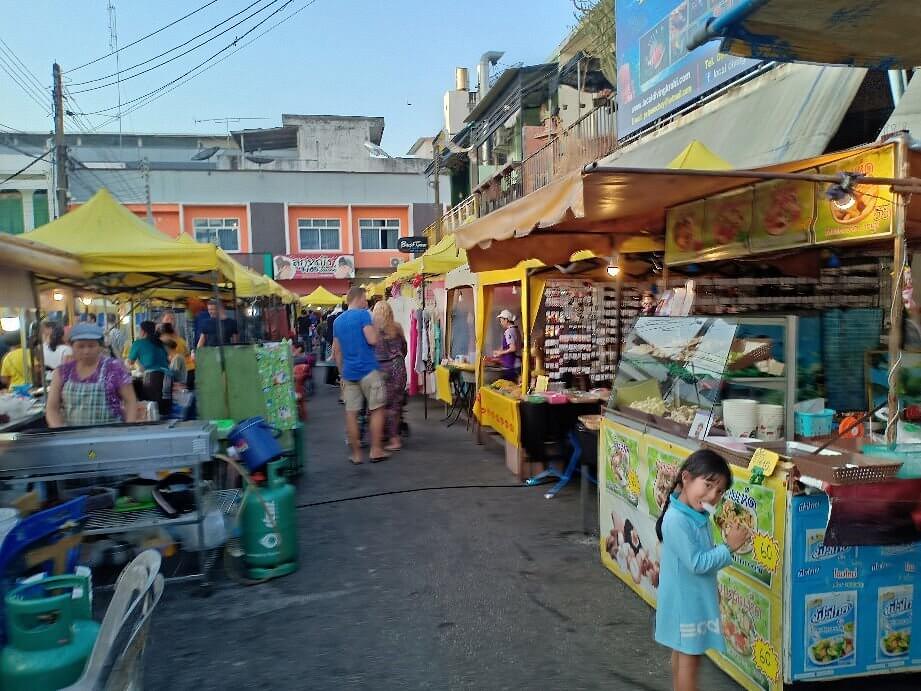 Krabi Walking Street (Thanon Khon Dern)