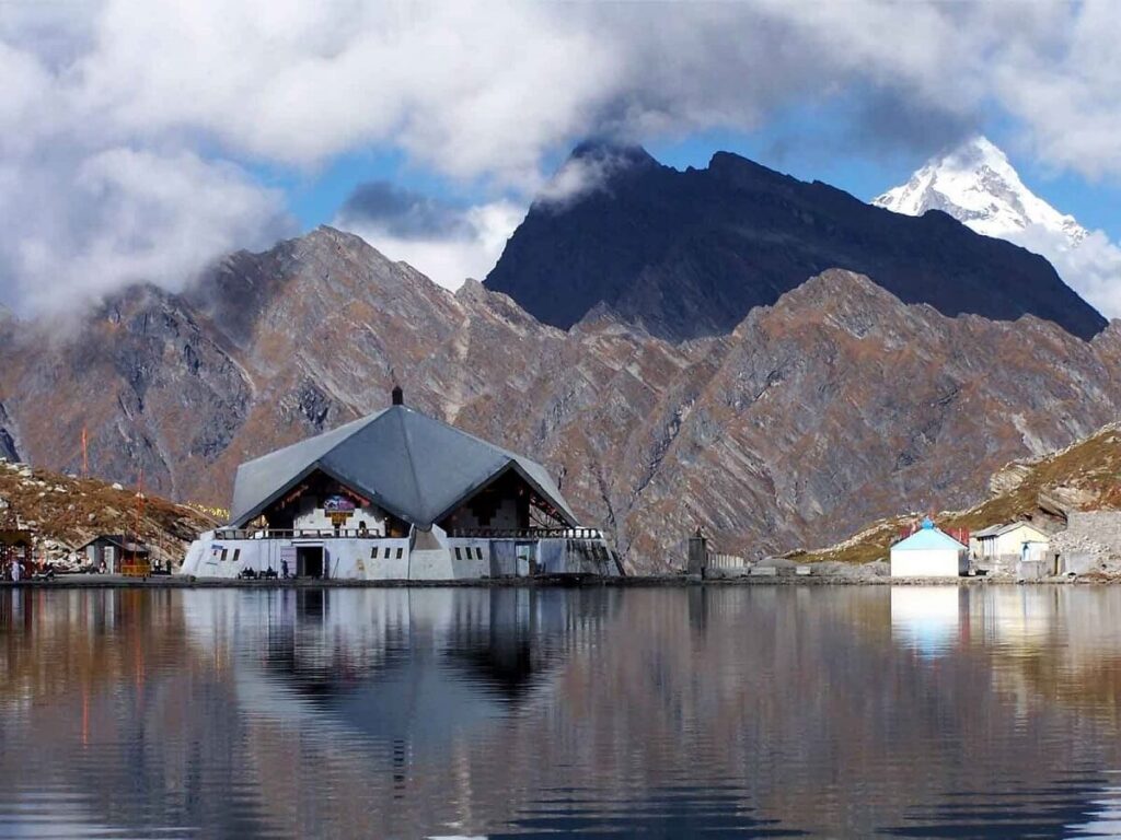 Hemkund Lake Uttarakhand