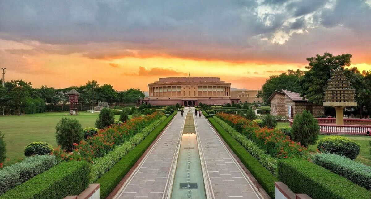 Explore the Vande Mataram Memorial