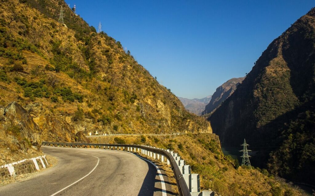 Drive the Scenic Kullu–Naggar–Manali Route