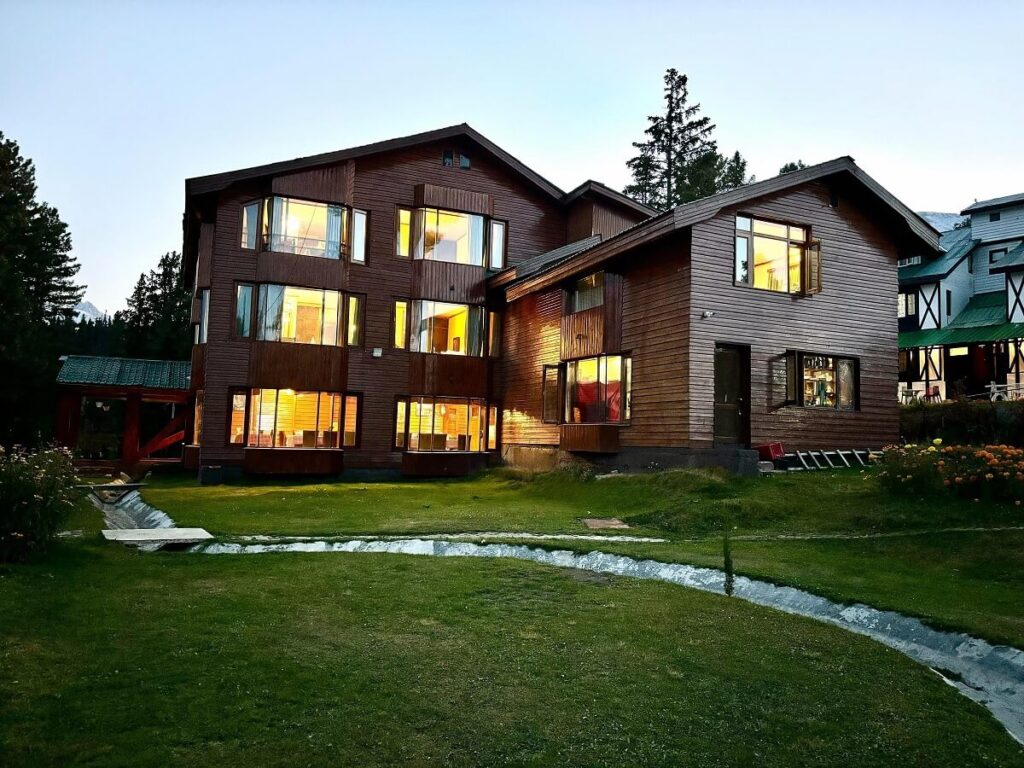 The Pine Palace Resort Gulmarg