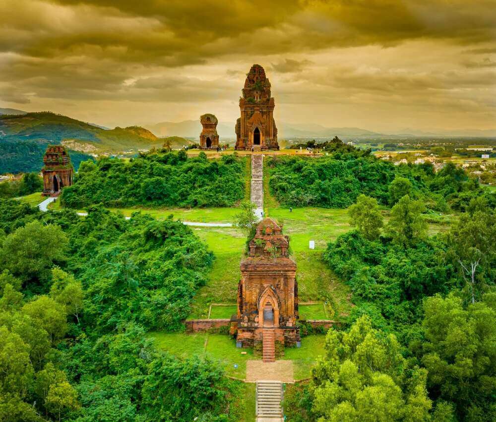 Bánh Ít Towers – Bình Định Province