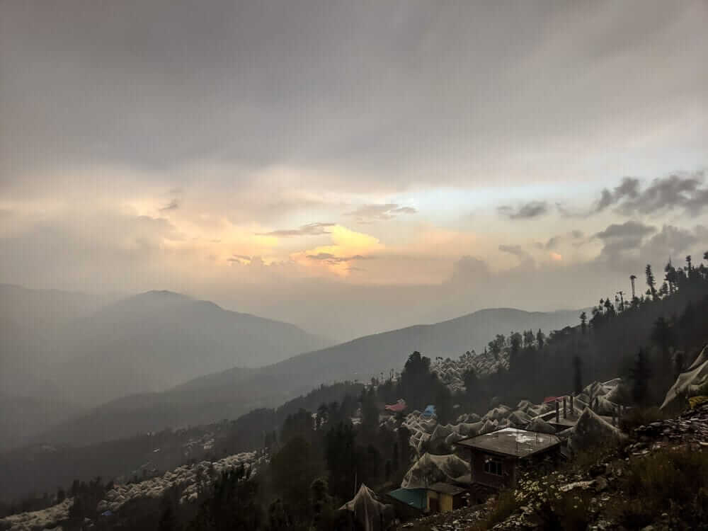 Misty Mountain Views Fagu