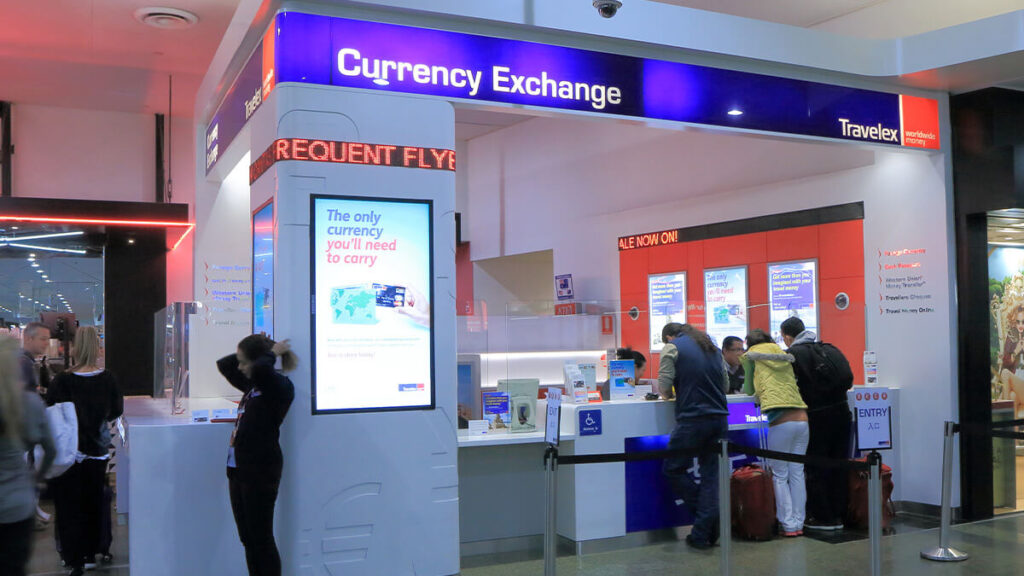 Foreign Tourists Exchange Money in India