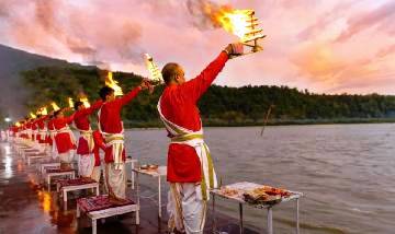 Ganga Aarti in Haridwar - Golden Triangle with Haridwar and Rishikesh