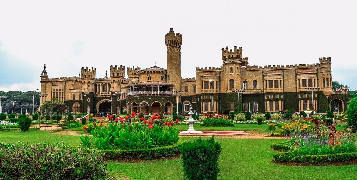 Bangalore Palace – Tudor-style palace façade and gardens in Bengaluru
