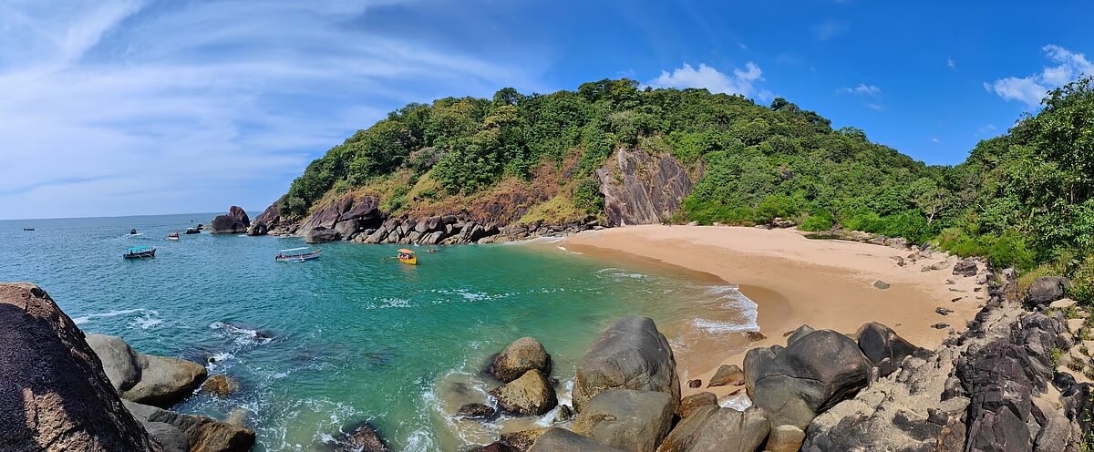Butterfly Beach Goa view and surroundings