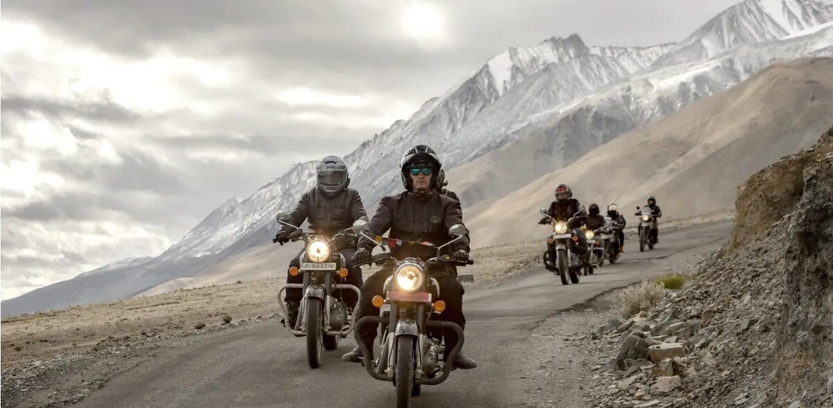 How to reach Ladakh by flight and mountain road
