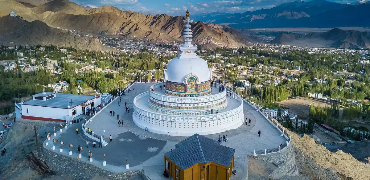 Ladakh itinerary covering Leh Nubra Valley Pangong Lake and mountain routes