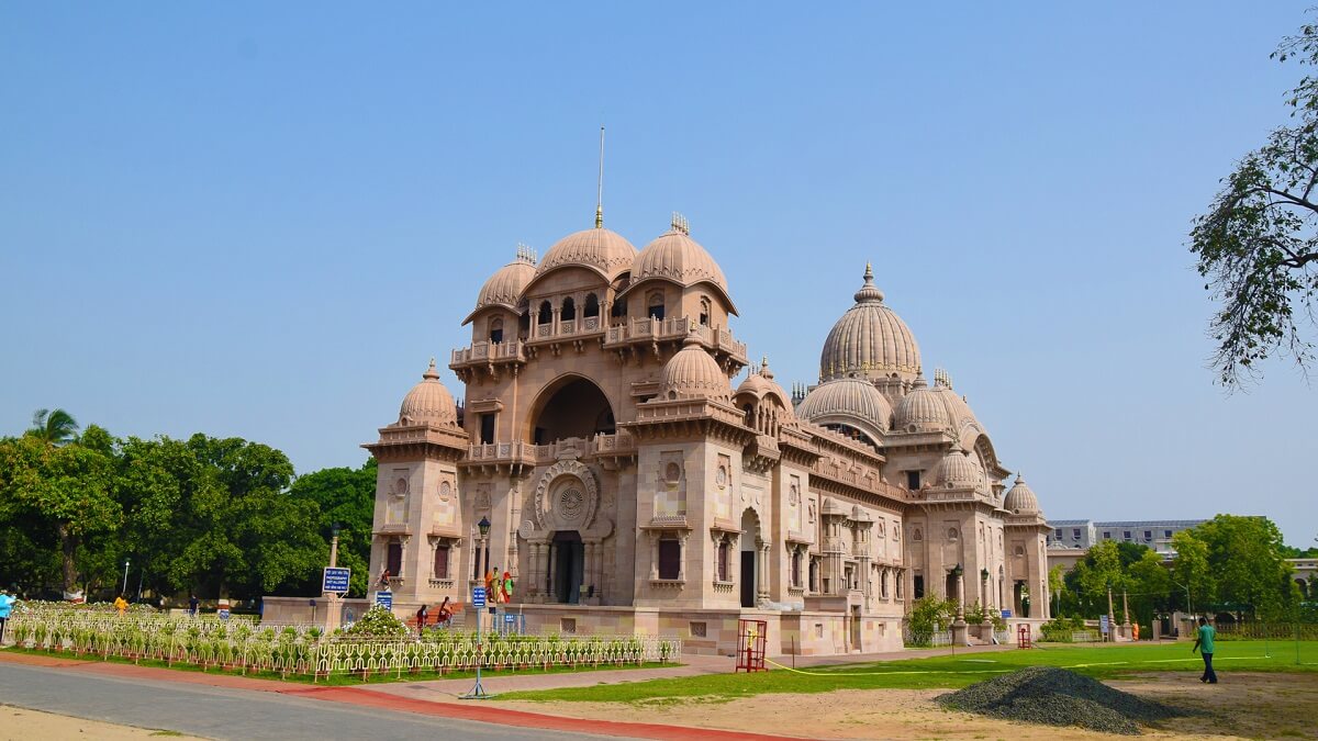 Kolkata fish market and traditional Bengali lunch