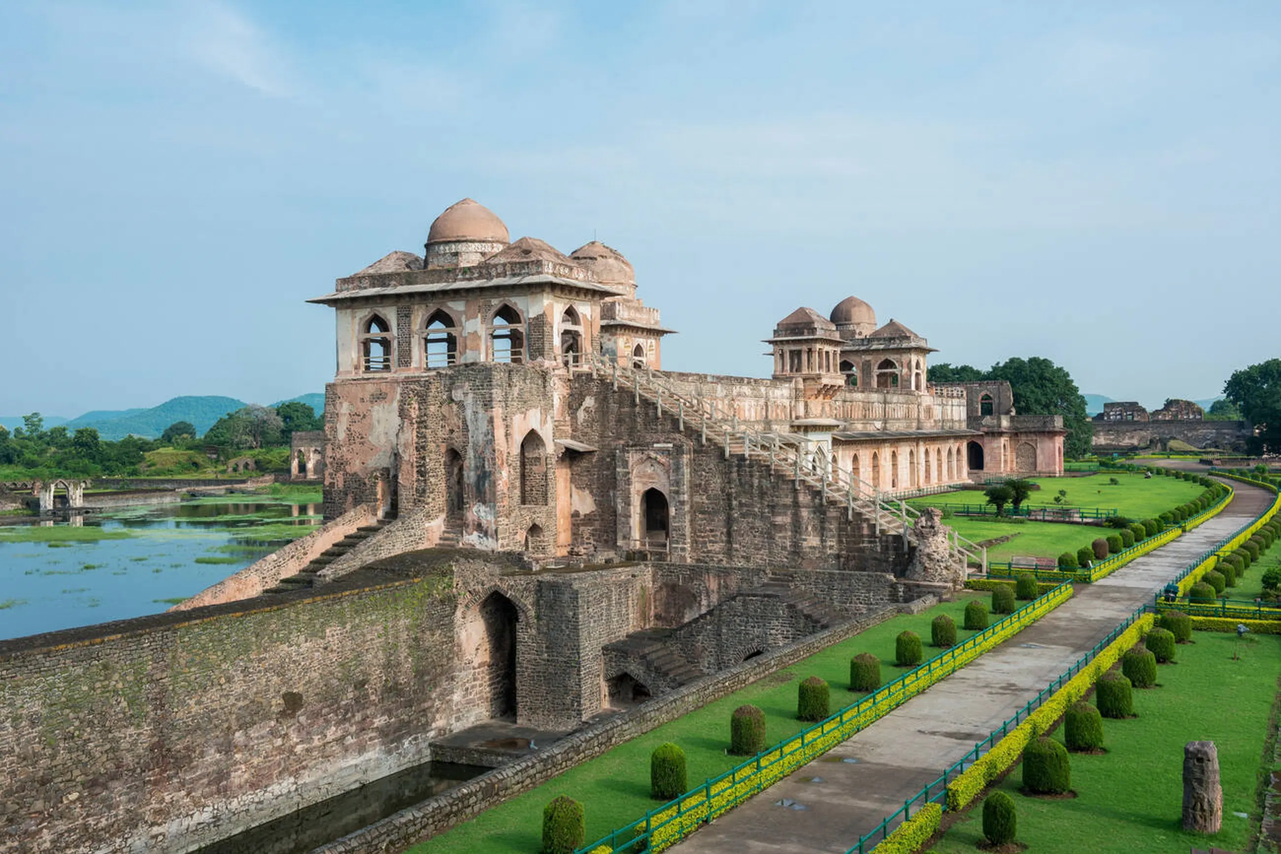 5 Days Mandu Dhar Maheshwar and Bagh Caves Tour