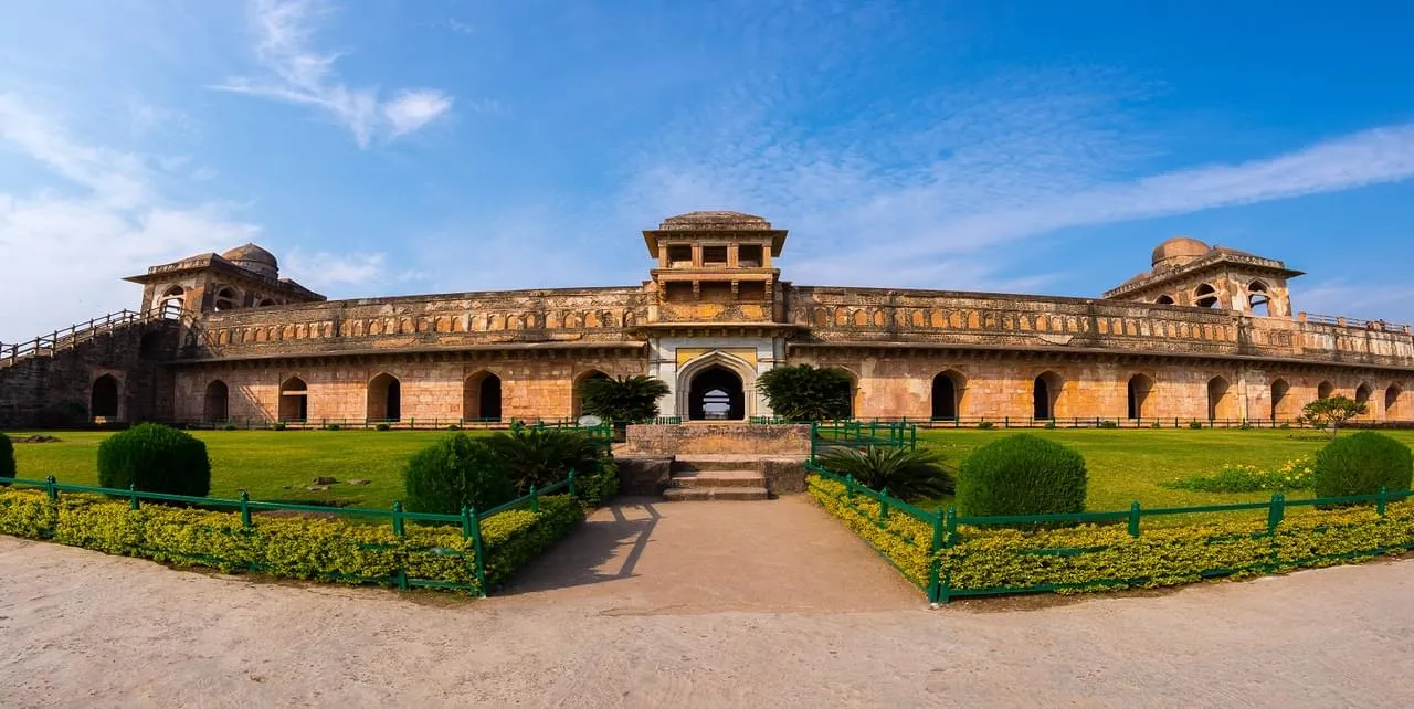 Southern Mandu sightseeing and local exploration