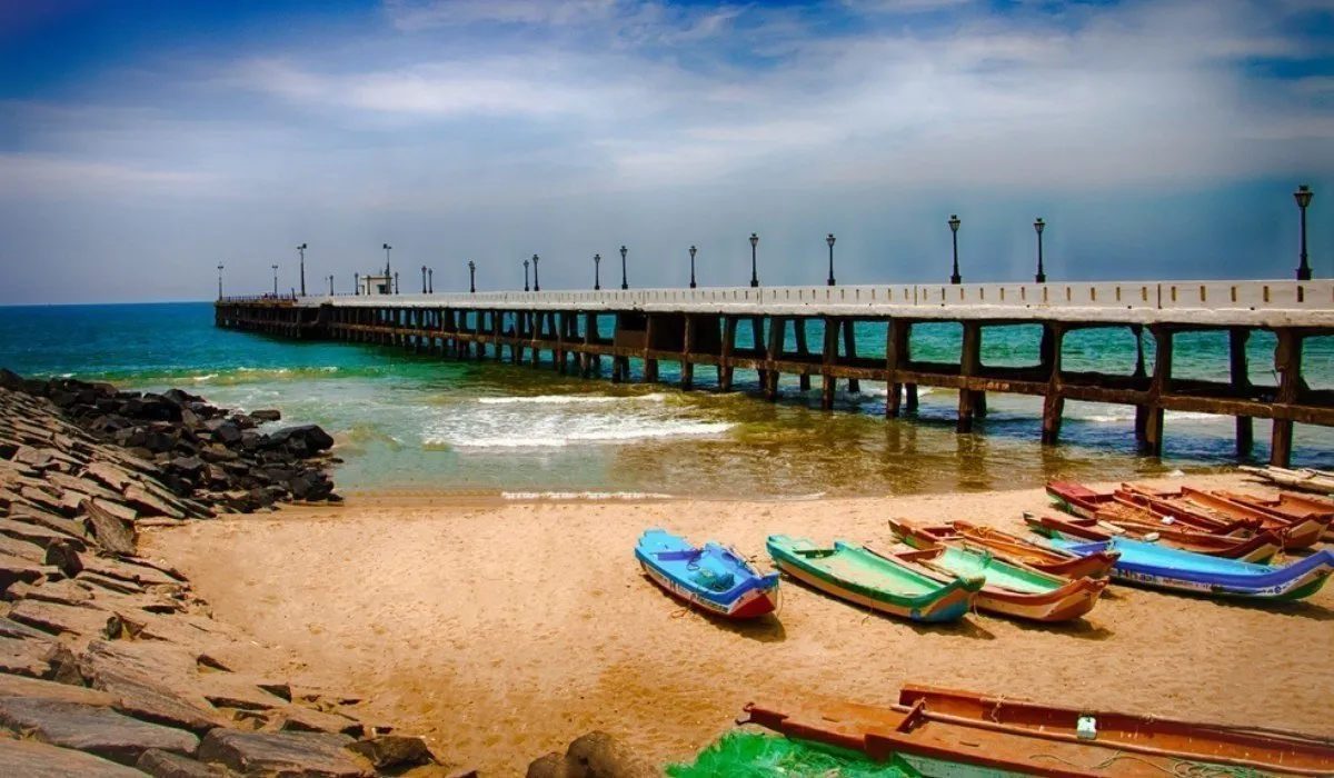 15 Days South India Tour from Mumbai with Kochi Munnar Thekkady Alleppey Madurai Thanjavur Pondicherry Mahabalipuram and Chennai