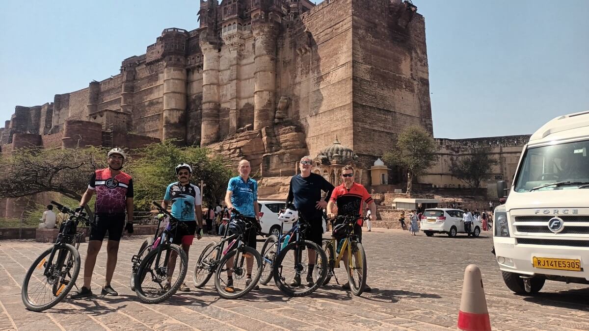 8 Days Golden Triangle Cycling Tour