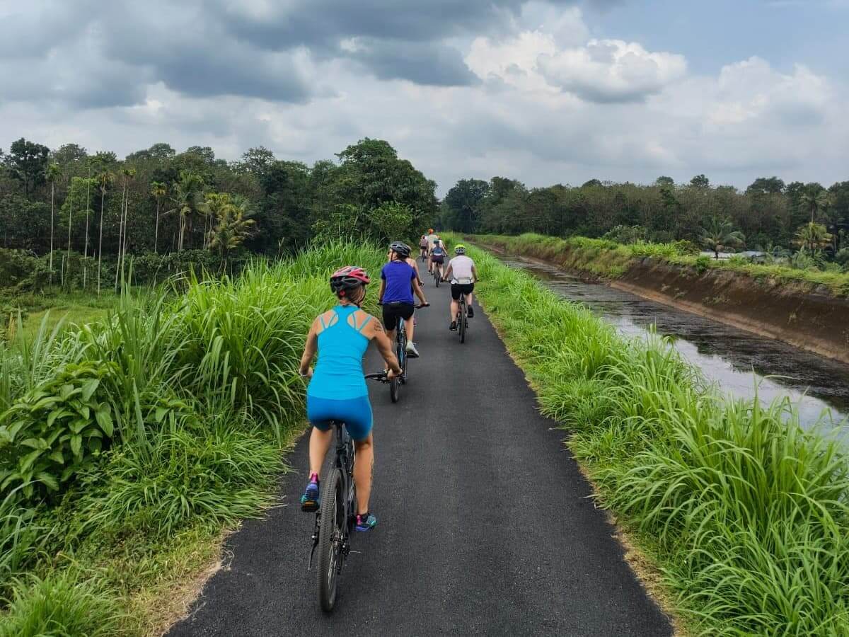 Cycling west from Madurai towards Kerala