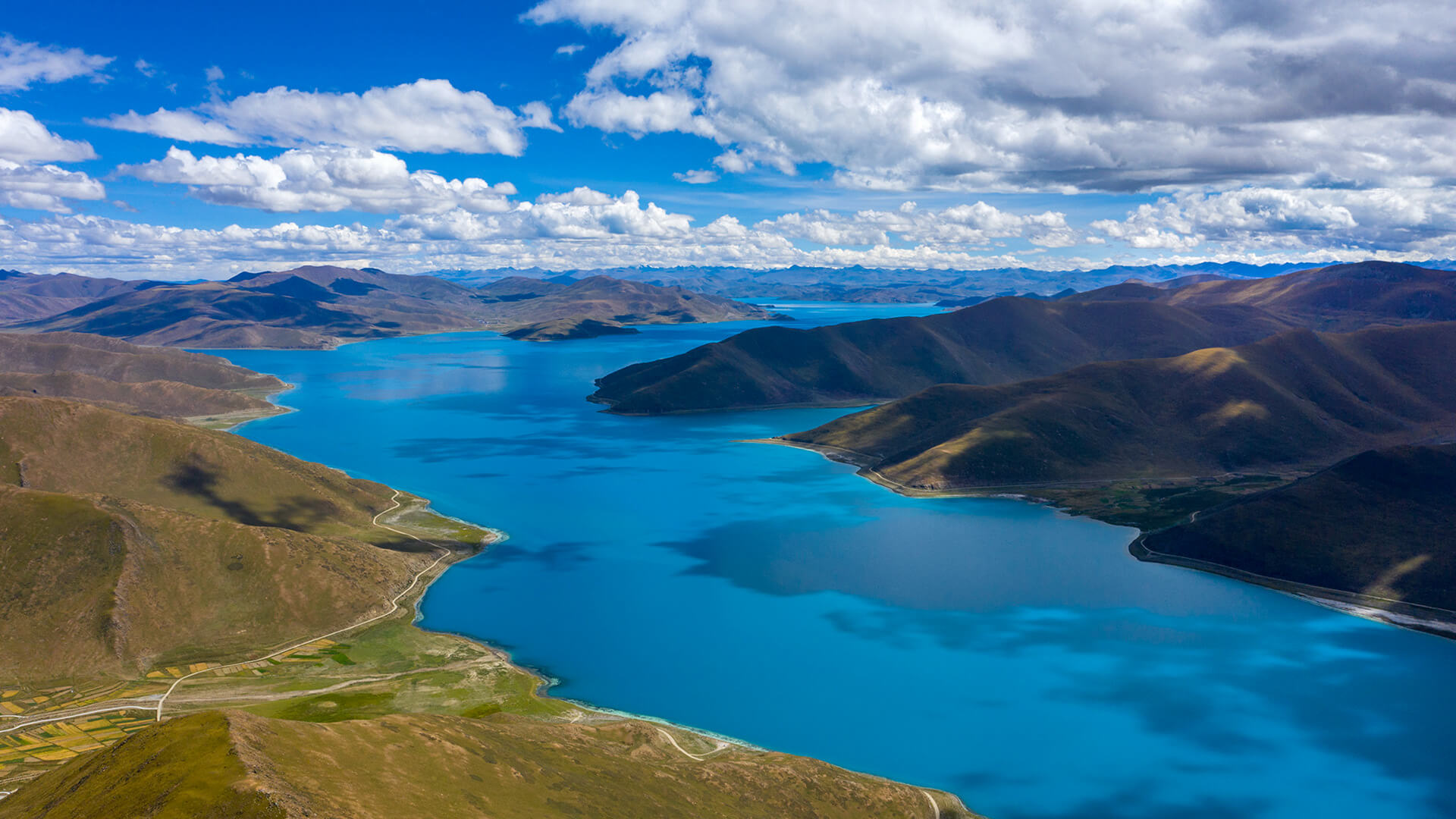 Yamdrok Lake, the sacred turquoise lake of Tibet